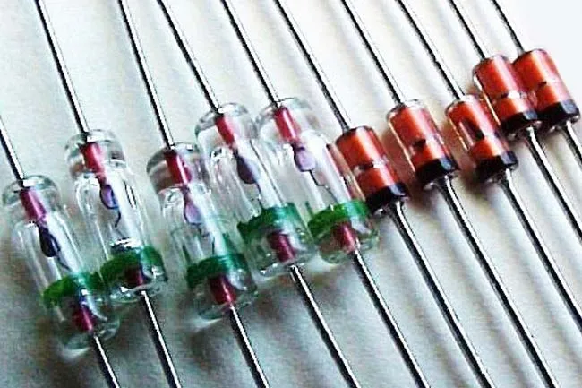 قطعه الکترونیکی دیود لیزر 